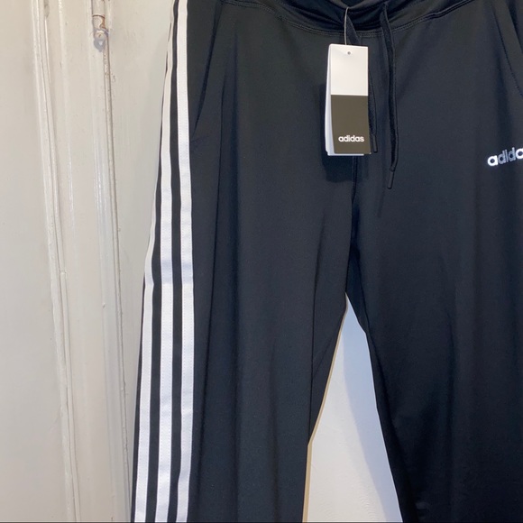 Adidas Women’s Design To Move Pants- Size M&L - Picture 3 of 9